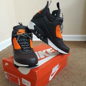Used Nike Air Max 90 WNTR Sneakerboot Size9